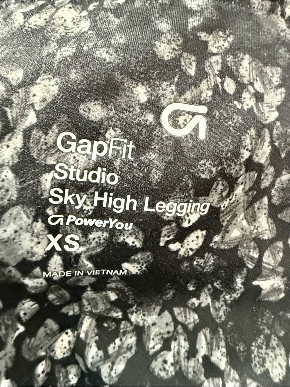 GAP Sky High Legging in Black and Gray Print